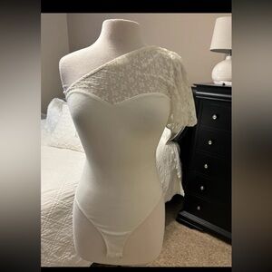 LE LIS - size small.   white one shoulder top/bodysuit - looks like new